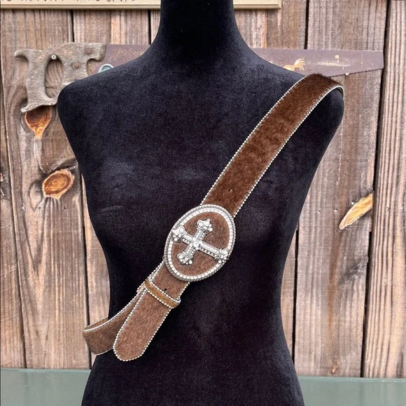 Western Leather Belt & rhinestone Cross buckle XXL fit up to a 44 waist cowgirl - Picture 1 of 7